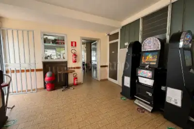 Negozio in vendita, Via Madonnina, Nova Milanese