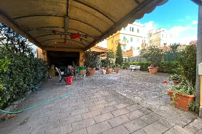 Casa in affitto, Viale della Pineta di Ostia, Roma