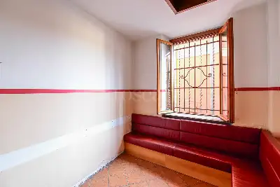 Negozio in vendita, Via Montello, Cantù