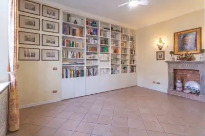 Casa in vendita, Via Correggio, Milano