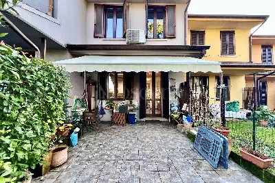 Villino a Schiera in vendita, Via Lombardia, Lonato del Garda