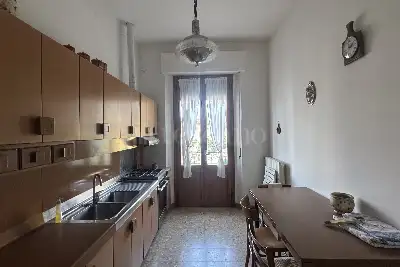 Villino a Schiera in vendita, Via Edmondo de Amicis, Prato