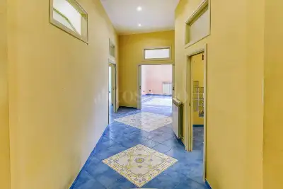 Casa in vendita, Via Maddaloni, Napoli