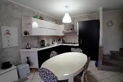 Casa in vendita, Via Montello, Pregnana Milanese