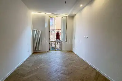 Casa in vendita, Via Galliera, Bologna