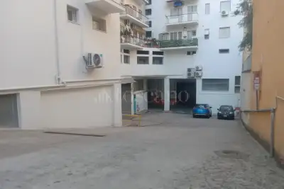 Box in vendita, Piazza Quinto Curzio, Roma