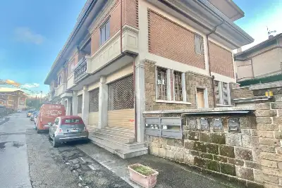 Negozio in affitto, Via Francesco Scandone, Atripalda, Atripalda