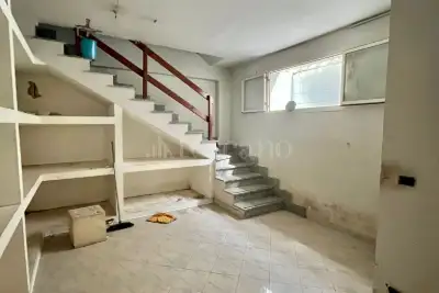 Negozio in affitto, Via Re Manfredi, Atripalda