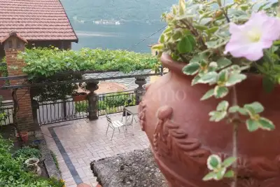 Casa Indipendente in vendita, Via Schignano, Argegno