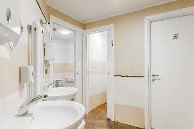 Attività Commerciale in vendita, Via Marconi, Besano