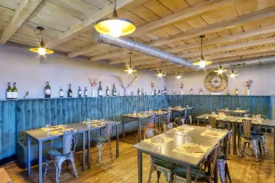 Negozio in vendita, Viale Dante Alighieri, Luino