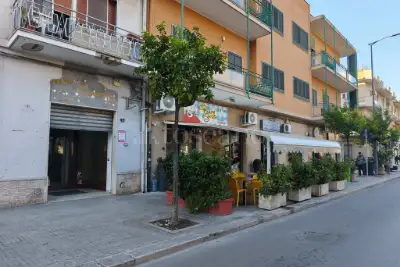 Negozio in affitto, Viale Commenda, Brindisi