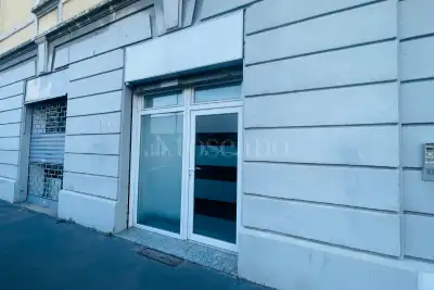 Negozio in vendita, Via Tibullo, Milano