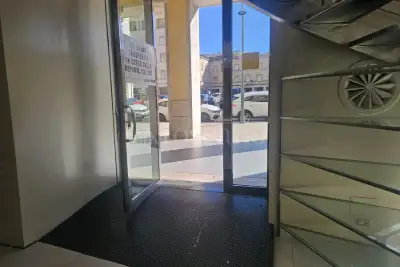Negozio in affitto, Piazza della Libertà, Latina