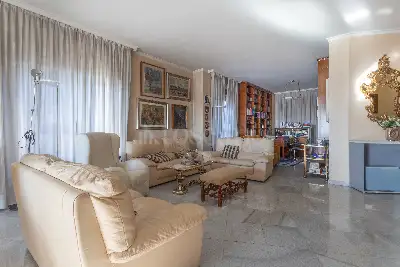 Casa in vendita, Via Giovanni Pascoli, Milano