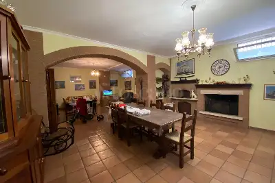 Villa Bifamiliare in vendita, Via Civate, Roma