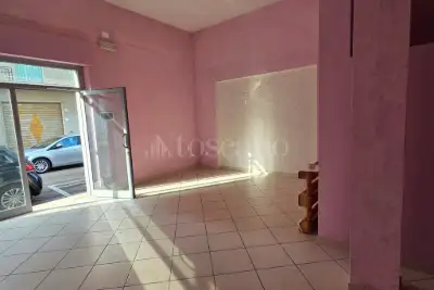 Negozio in vendita, Via IV Novembre, Loreto Aprutino