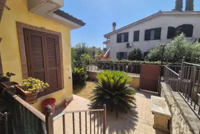 Villino a Schiera in vendita, Via Vallinfreda, Guidonia Montecelio