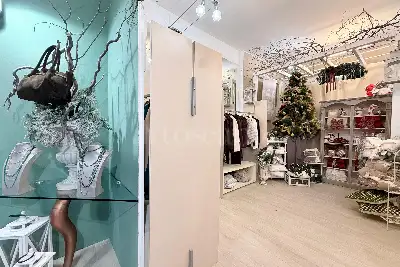 Negozio in vendita, Via Fratelli Fraschini n. 2, Milano