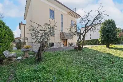 Villa in vendita, Via Scuole, Desenzano del Garda