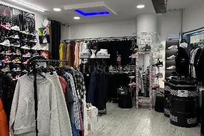 Negozio in vendita, Via dell'Appagliatore, Roma