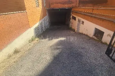 Box in vendita, Via Boccaccio, Pomezia