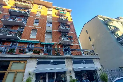 Negozio in affitto, Via dei Tulipani, Milano