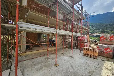 Casa in vendita, Via Rasile, Caino