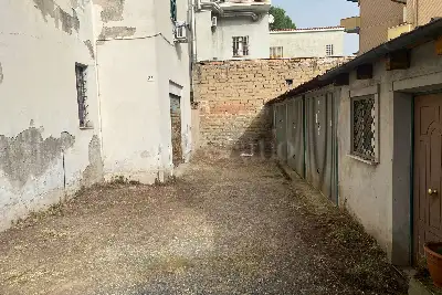 Box in vendita, Via Gabriele Paleotti, Roma