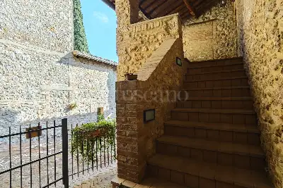 Casale in vendita, Strada di  Barigiano, Sovicille