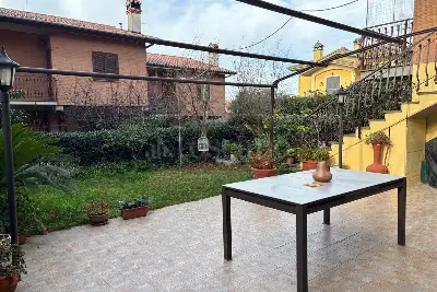 Villino a Schiera in vendita, Via Taro, Mentana