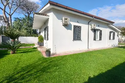 Villa in vendita, Via Torcegno, Roma