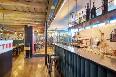 Negozio in vendita, Viale Dante Alighieri, Luino