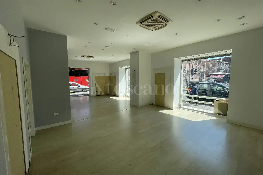 Negozio in affitto di 250 mq a €6.800 (rif. 18/2026)