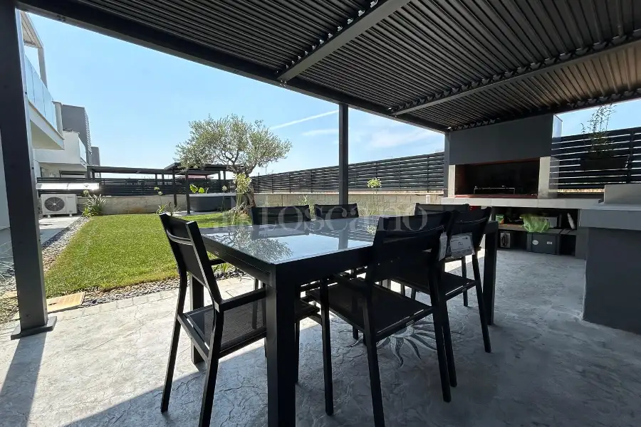 Villa in vendita di 180 mq a €599.000 (rif. 11/2026)