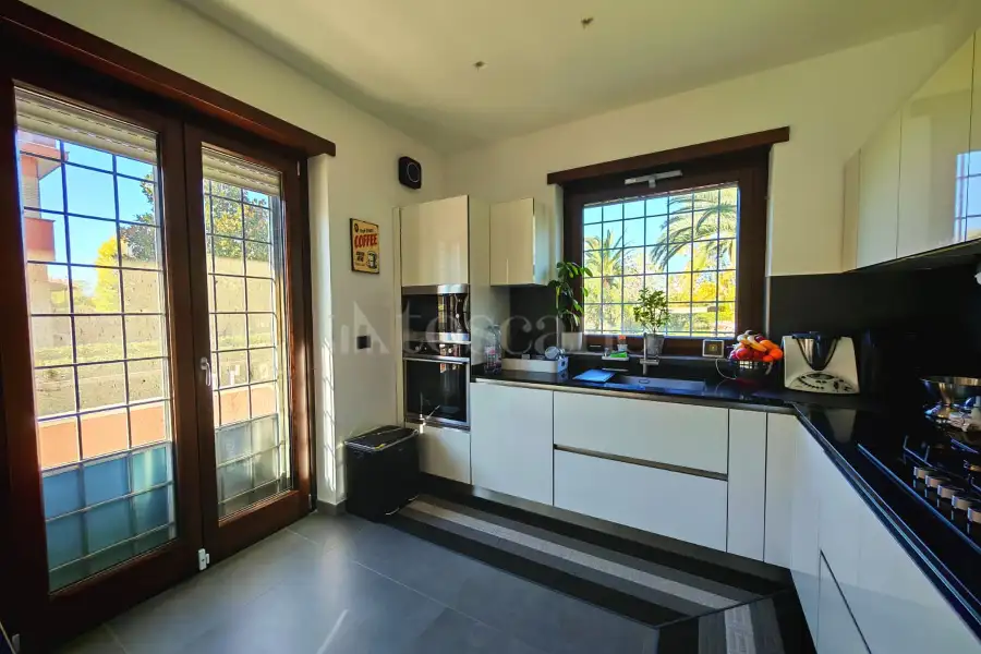 Villa Plurifamiliare in vendita di 280 mq a €589.000 (rif. 37/2025)
