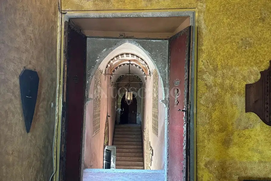 Palazzo in vendita di 3.000 mq trattativa riservata (rif. 69/2026)