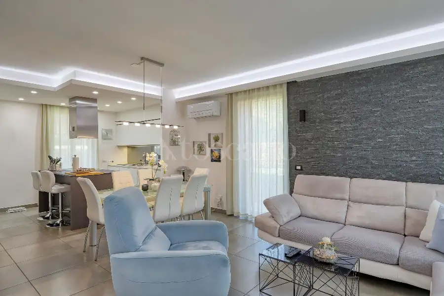 Villa Bifamiliare in vendita di 195 mq a €420.000 (rif. 148/2026)