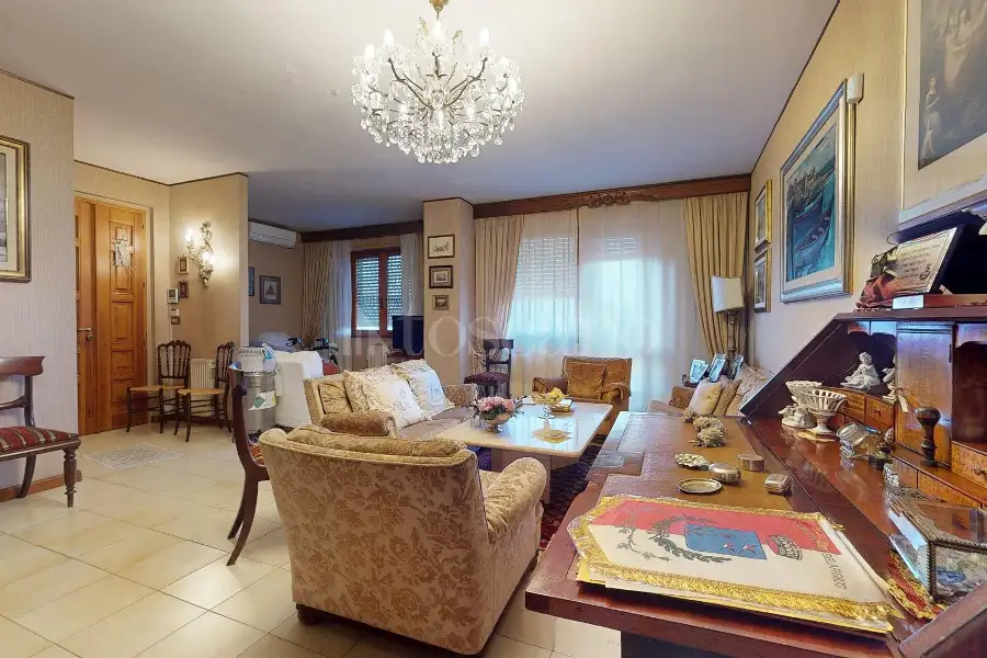 Villa Bifamiliare in vendita di 210 mq a €355.000 (rif. 12/2026)