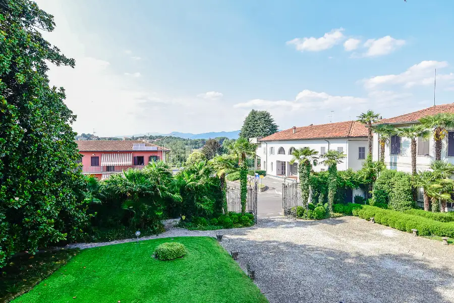 Albergo in vendita di 2.300 mq a €4.500.000 (rif. 39/2026)