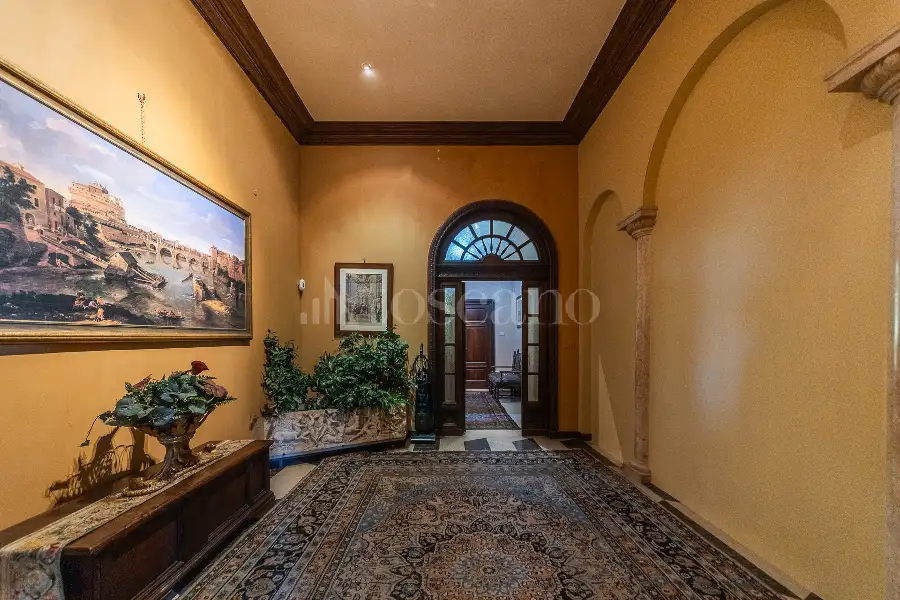 Villa in vendita di 750 mq a €1.950.000 (rif. 53/2026)