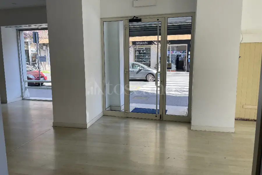 Negozio in affitto di 250 mq a €6.800 (rif. 18/2026)