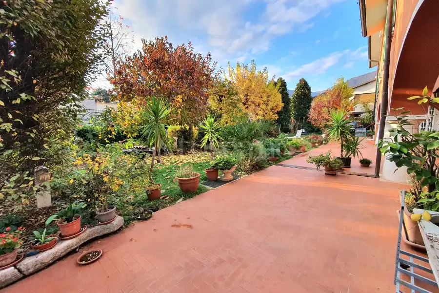 Villa Plurifamiliare in vendita di 400 mq a €399.000 (rif. 6/2025)