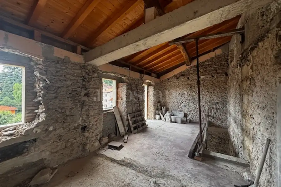 Casa Indipendente in vendita di 300 mq a €280.000 (rif. 14/2026)