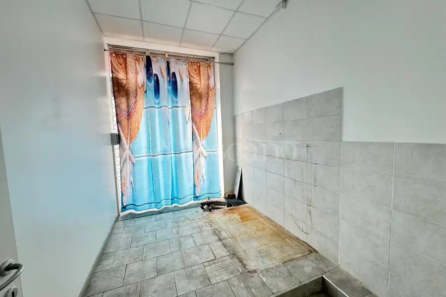 Negozio in affitto di 104 mq a €4.000 (rif. 13/2026)