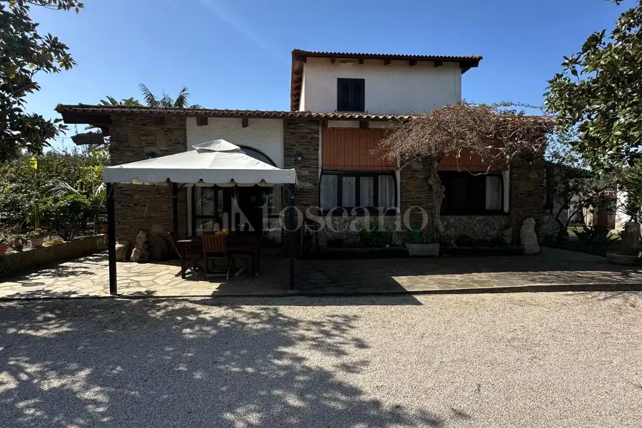 Villa in vendita di 300 mq a €290.000 (rif. 50/2025)