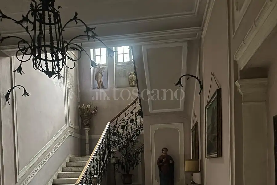 Villa in vendita di 1.000 mq a €2.000.000 (rif. 57/2026)