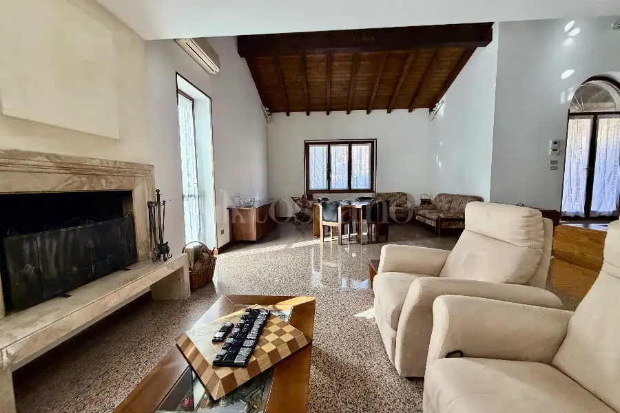Villa in vendita di 400 mq a €870.000 (rif. 13/2026)