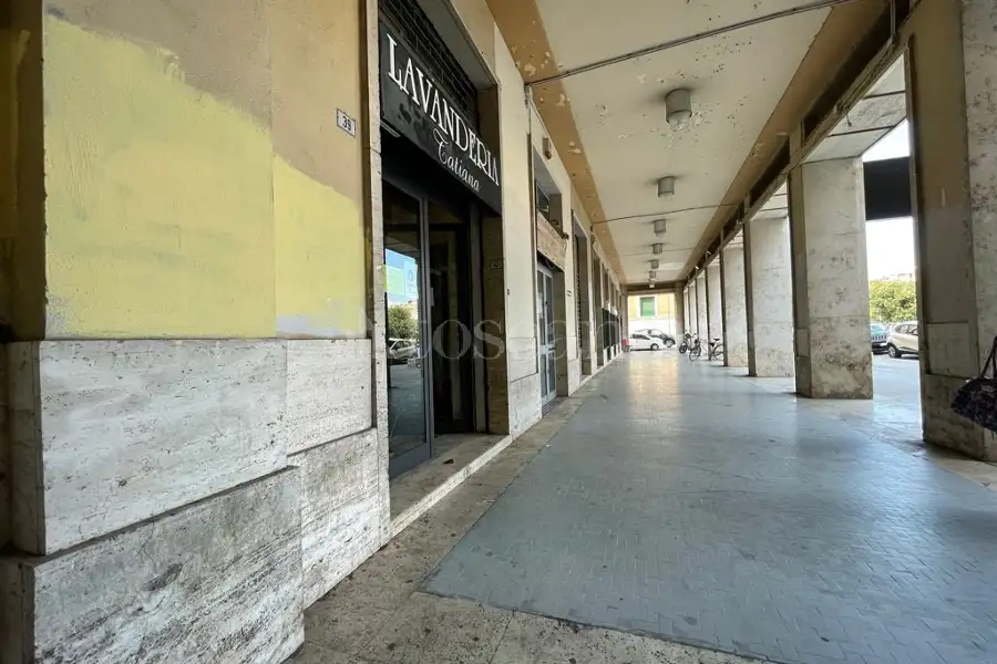 Negozio in vendita di 85 mq a €273.000 (rif. 90/2026)