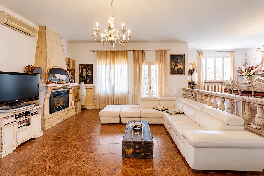 Villa in vendita di 364 mq a €599.000 (rif. 10/2026)